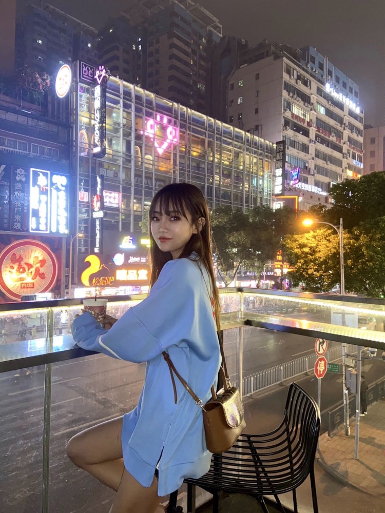 早-广西壮族自治区·南宁市·青秀区--身高162，体重90，喜欢穿搭潮流和拍照，可接网拍带货，同城探店打卡
