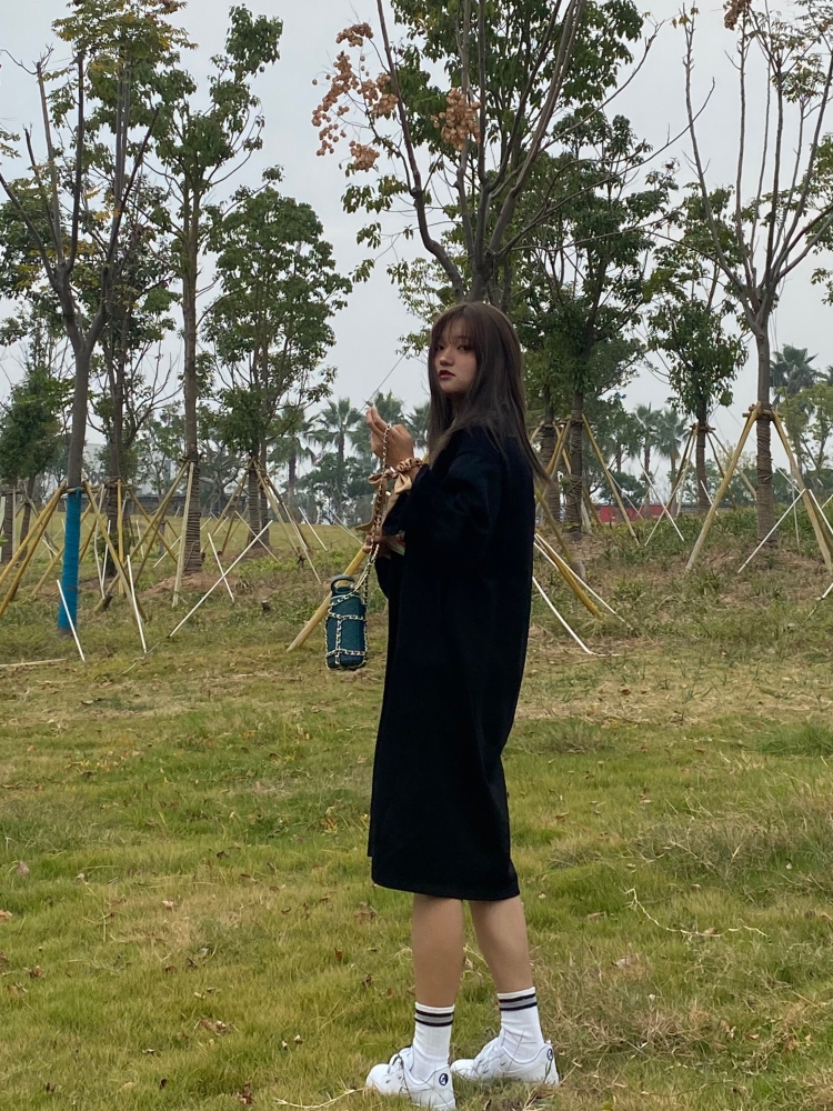 小可乐-浙江省·温州市·龙湾区--身高173 体重128 可以做微胖穿搭分享 主要活动在***和抖音 ***浏览量平局为两三万 最高一个八点六万 抖音暂时只有四百粉丝 在做开箱测评 会拍照会p图 出照快 效率高 可拍买家秀等