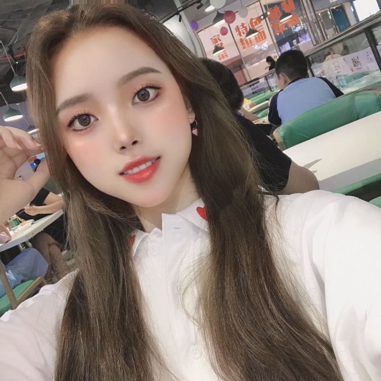 ᴠɪᴠɪ 🐰ྀིྀི-广东省·广州市·天河区-微博｜抖音｜***-可接网拍寄拍，爱拍照会修图，大量空余时间快速返图，164cm/47kg，做过平面模特，很上镜会摆pose