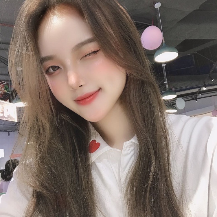 ᴠɪᴠɪ 🐰ྀིྀི-广东省·广州市·天河区-微博｜抖音｜***-可接网拍寄拍，爱拍照会修图，大量空余时间快速返图，164cm/47kg，做过平面模特，很上镜会摆pose