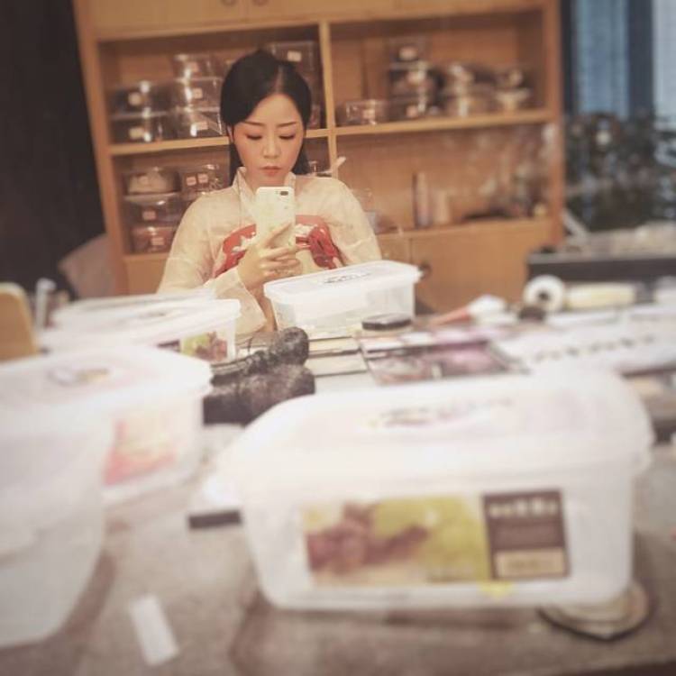 Mina-湖南省·湘潭市·岳塘区--特长是跳舞,之前做过花椒直播,似乎收益还不错,粉丝、点赞量有很多,也做过野生互免模特,希望可以和各位老师多多合作。