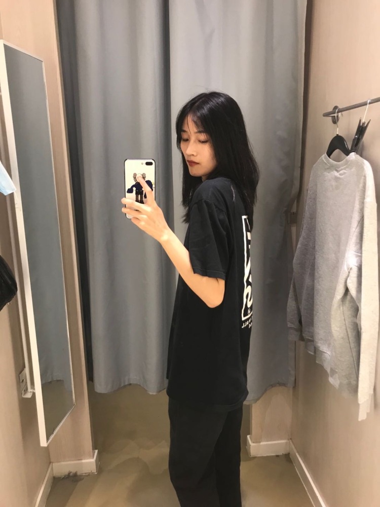 娜娜子-广东省·深圳市·龙华区--接买家秀，寄拍，送拍。
衣服饰品鞋子都可以。
喜欢搭配，修图。