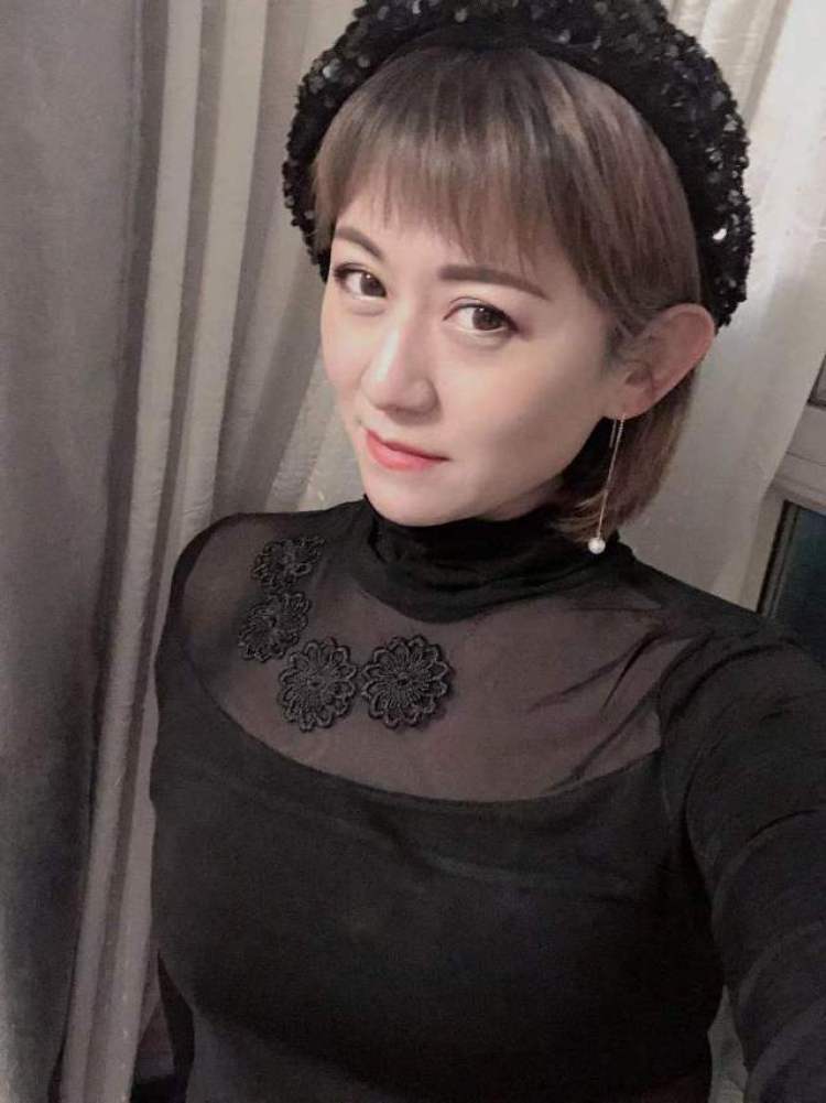 叶子-北京市·北京市·朝阳区-抖音,微博,哔哩哔哩-本人,女,可言可咸可甜,爱好摄影,画画,ps,热爱生活,是一个努力奔跑的女孩子。这次分享的是自己的一个作品