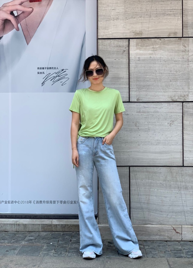 WY-湖北省·武汉市·洪山区--本人主职工作较为清闲，所以副业为服装店拍摄服装包包鞋子饰品之类的照片