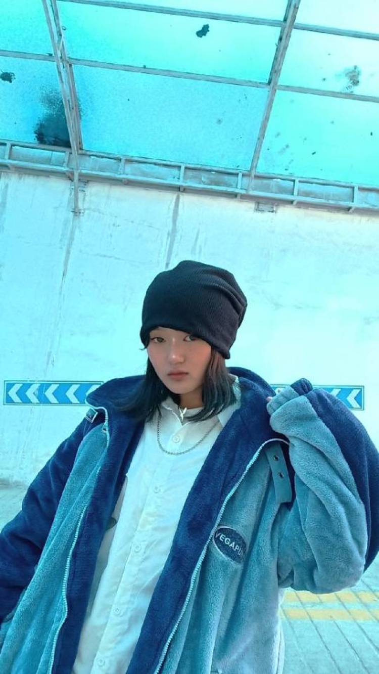 Kang⿻-新疆维吾尔自治区·哈密市·伊州区--我的特长是穿搭好看，我的爱好是拍照，P图，穿搭，我的职业是一名在校学生，我想接寄拍