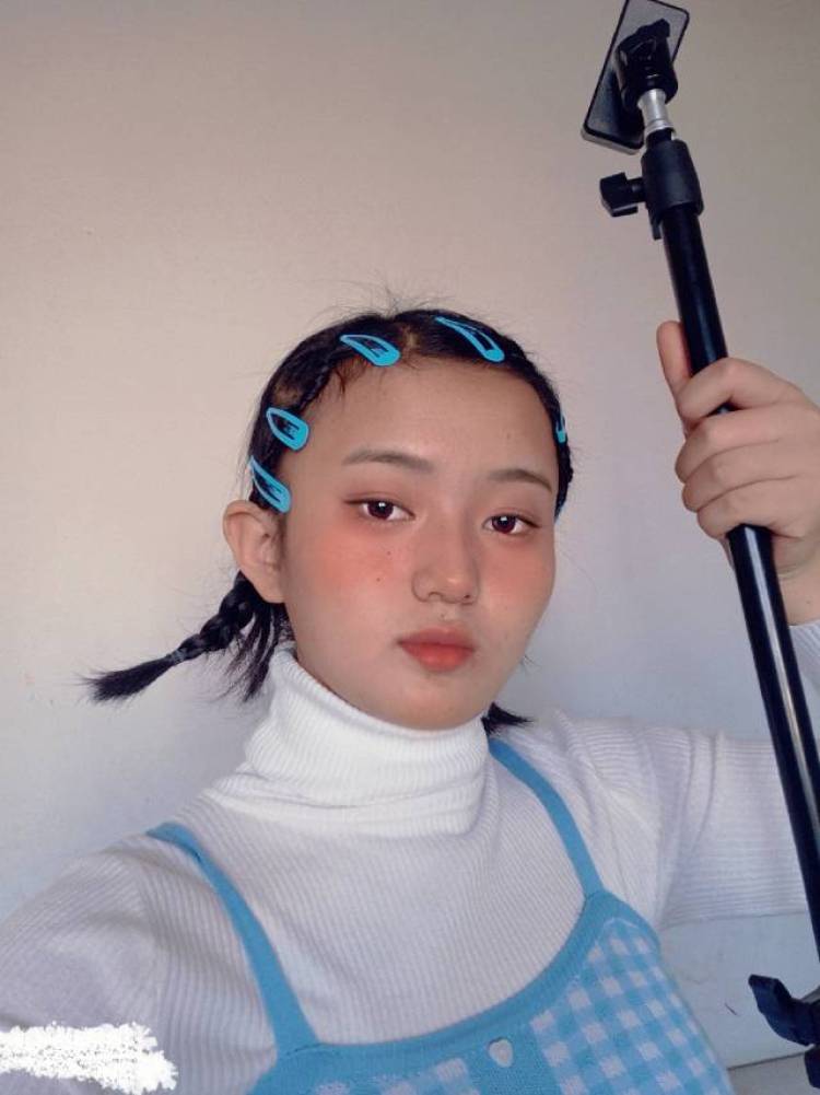 Kang⿻-新疆维吾尔自治区·哈密市·伊州区--我的特长是穿搭好看,我的爱好是拍照,P图,穿搭,我的职业是一名在校学生,我想接寄拍