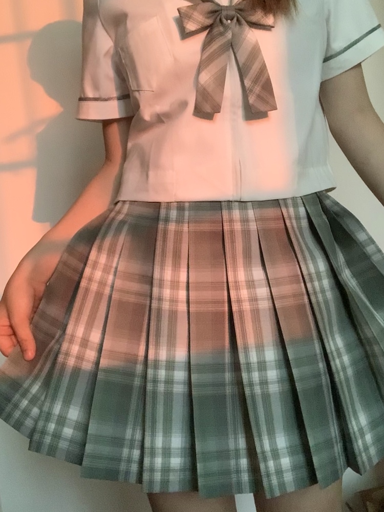 1-湖南省·永州市·冷水滩区--比较偏向拍女装、风格都可拍、也可拍亲子、宝宝照
这是我的网红湾红人档案👇
身份👉素人
年龄👉21
身高👉160CM
体重👉44KG