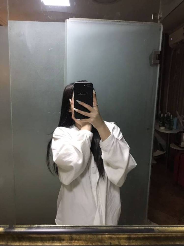 他.-河北省·保定市·徐水区-快手-我喜欢拍照片我这个人性格脾气都挺好的挺温和 就是选择网拍其实也是因为自己也在上学不想再跟父母要钱花想着自己挣钱   可以接一些衣服包包首饰的单子  可以短视频帮卖货