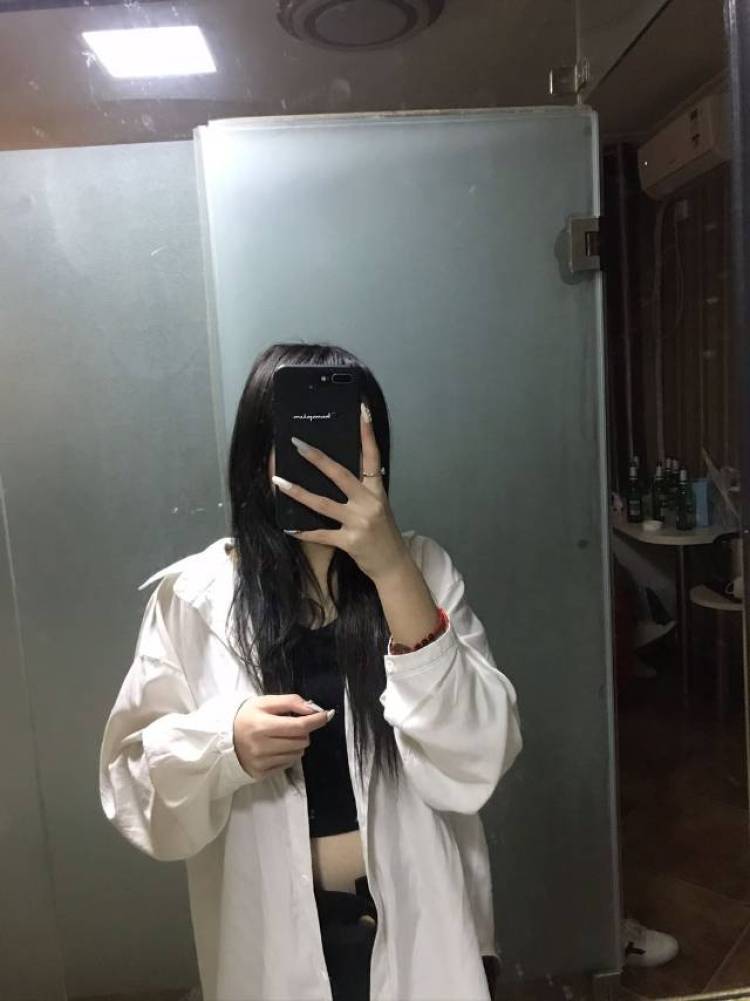他.-河北省·保定市·徐水区-快手-我喜欢拍照片我这个人性格脾气都挺好的挺温和 就是选择网拍其实也是因为自己也在上学不想再跟父母要钱花想着自己挣钱   可以接一些衣服包包首饰的单子  可以短视频帮卖货