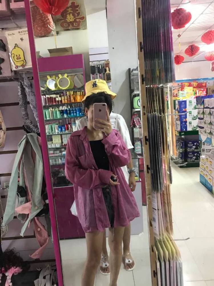 他.-河北省·保定市·徐水区-快手-我喜欢拍照片我这个人性格脾气都挺好的挺温和 就是选择网拍其实也是因为自己也在上学不想再跟父母要钱花想着自己挣钱   可以接一些衣服包包首饰的单子  可以短视频帮卖货