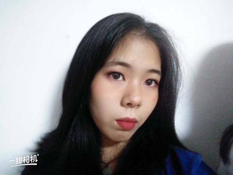 Jne-广西壮族自治区·南宁市·江南区--我是学生在上学，上学期间也有在网上接护肤品过网拍，今年18岁身高150会打球平时喜欢拍照周末有空会打卡网红拍照的地方