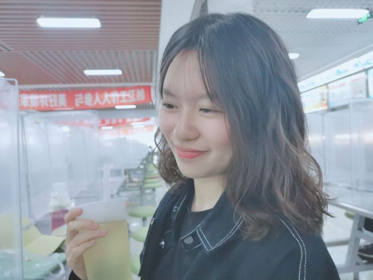 伊丽莎白.LISSY-辽宁省·锦州市·太和区-抖音，微博，***-一枚可爱学生，爱唱歌，跳舞，喜欢打扮，拍照，录小视频，可承接买家秀，网拍，带货，探店等