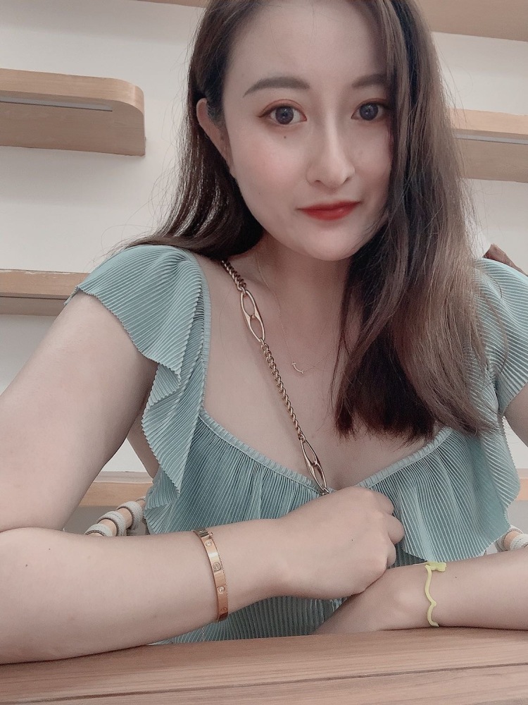 💋__t-山东省·青岛市·城阳区--本人是设计师 会修照片 做视频 有良好的审美 可接***开箱视频 穿搭分享 产品测评 探店之类的工作 认真负责 不拖稿