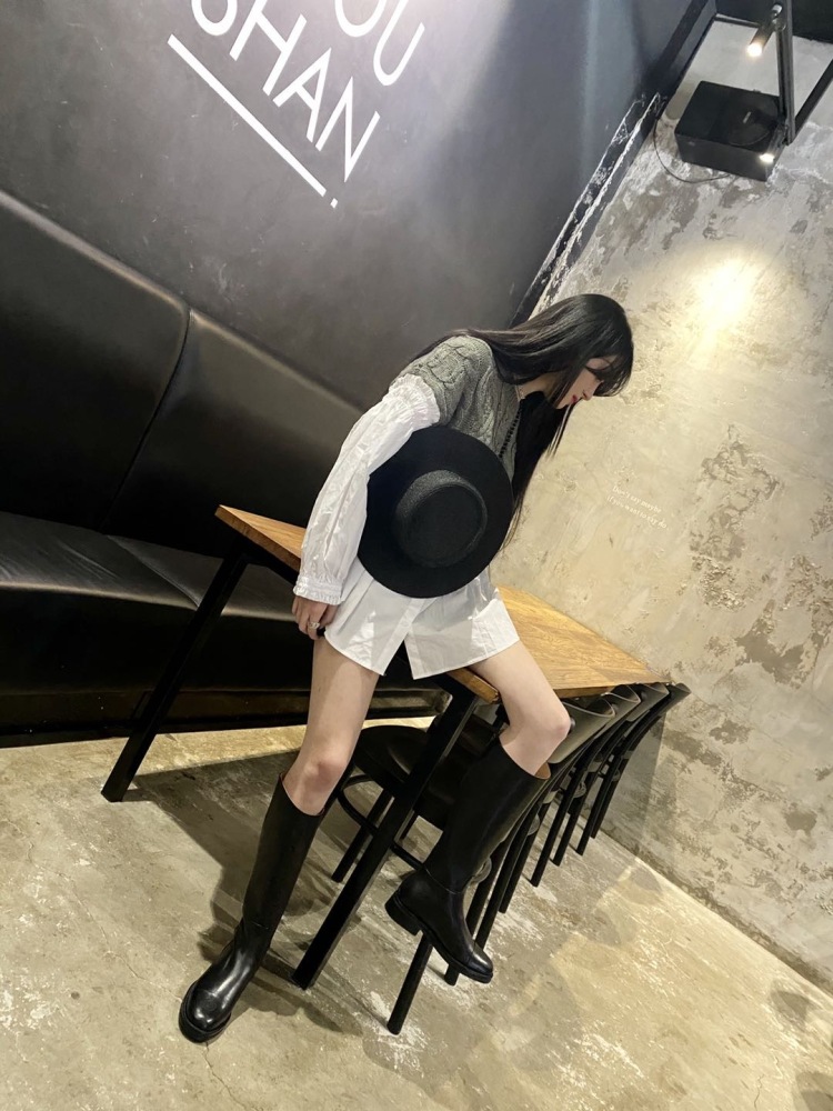 七七-浙江省·舟山市·定海区--喜欢拍照,之前当过淘宝店铺模特,学过化妆,爱好喜欢打游戏,特长唱歌吧。