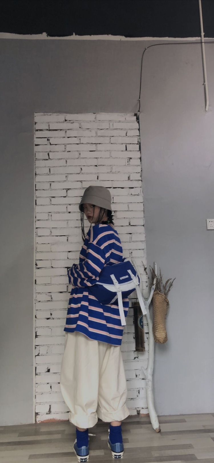 NineZero MakeUp-浙江省·金华市·义乌市--我擅长拍照,比较喜欢偏个性风格的衣服,然后也喜欢拍视频还有段视频,自己会p图,自己也有穿搭方式,希望店家们可以多找找我