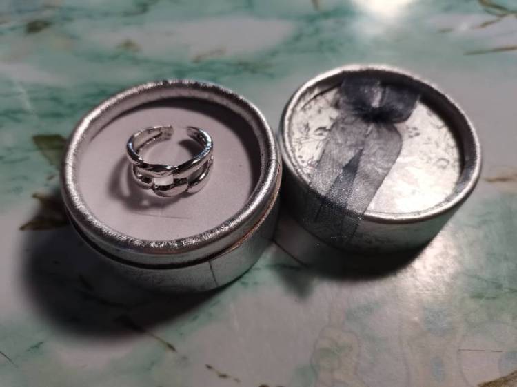 温温-浙江省·杭州市·余杭区--饰品单~今天的阳光好温暖,收到产品就马上开拍了,真就速度快!最近比较喜欢饰品,开口戒指方便又好看!爱了爱了
