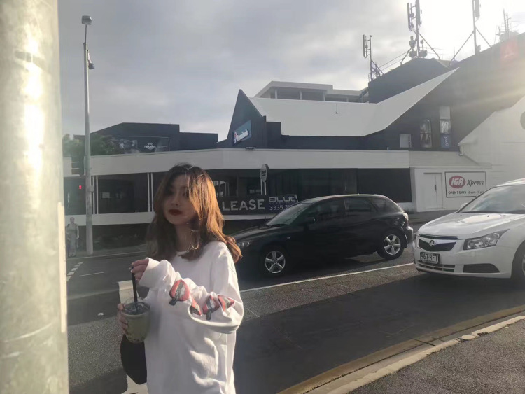 Vivi-河南省·郑州市·金水区--买家秀 服装 饰品 生活用品均可接单~长期拍照具有丰富经验 自己会ps 并且可以接受各种风格