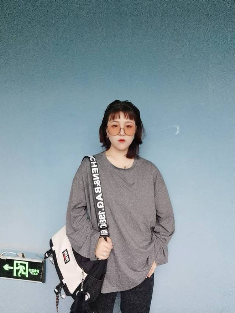 温温-浙江省·杭州市·余杭区--超冷的今天也在认真营业哦~酷酷的包包送拍!昨天收到的,今天就出图,夸夸自己!棒棒!有合作的可联系哈