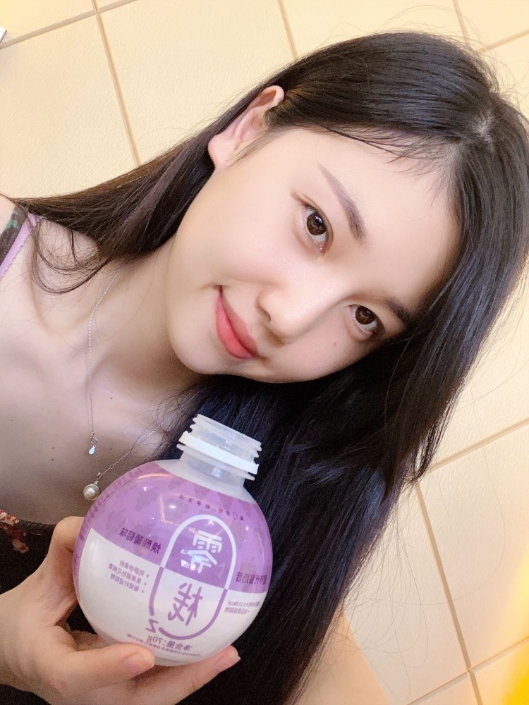 小小西瓜🍉-广东省·东莞市·厚街镇-***,抖音-平时***发好物种草,有接近三千粉丝,抖音目前也在做开箱视频,1400+粉丝 自己拍实物也ok ,和实物一起自拍也🉑!做过朋友给的产品寄拍,有礼仪经验,有自己的模卡。身高170 体重105 会p点图