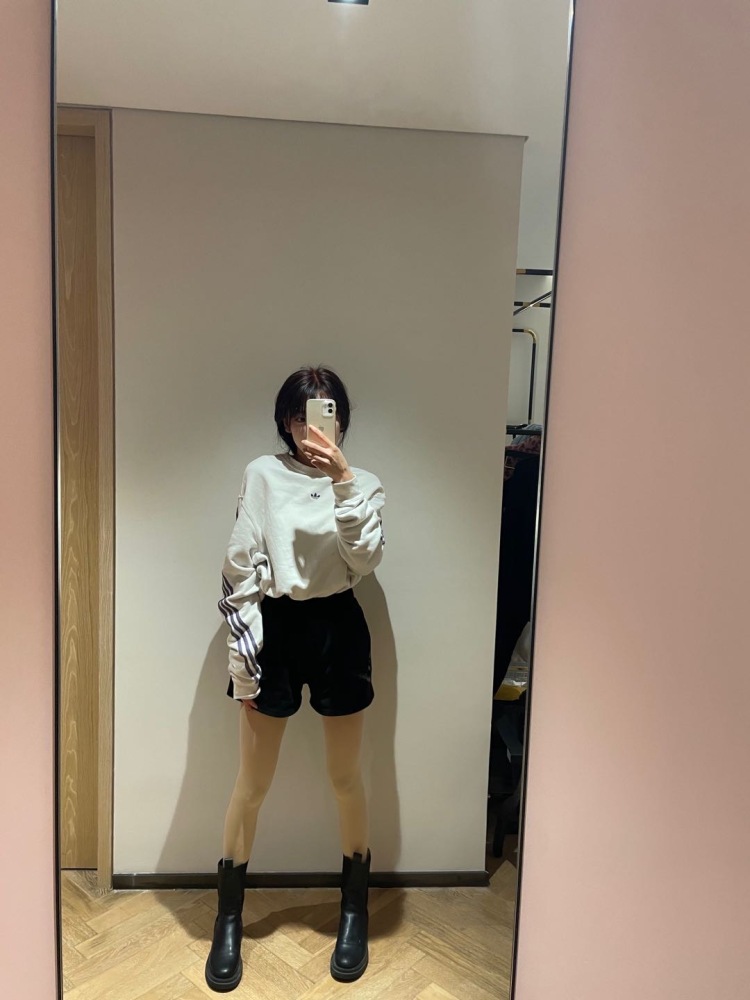 僖-江苏省·苏州市·昆山市--可化妆品 护肤品 帽子 衣服 鞋子 美瞳 耳环拍摄 可街拍 视频拍摄 对镜拍 🎬 需要联系噢