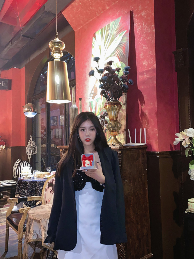 洪还有丹-广东省·深圳市·宝安区--拍照 探店 拍衣服 什么风格都可尝试 欢迎商家来合作 微博***都在经营 有p图经验拍图经验出图比较快!