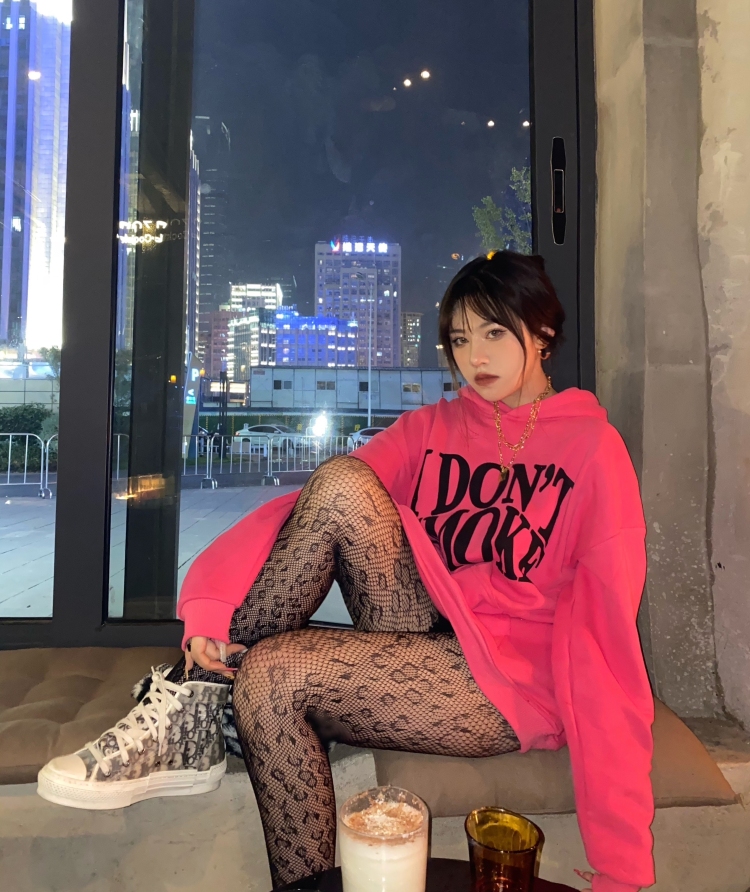 Tattoo悦-江西省·南昌市·红谷滩区--接服装寄拍 （拍照类最好）
可以带货 衣服价格一套100 9张图
有意私