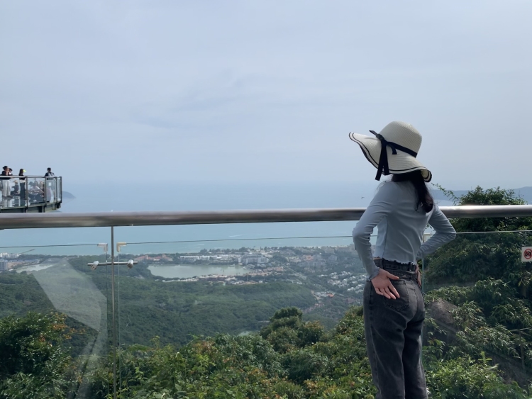 啊秀-广东省·广州市·天河区--身高160，体重90斤，显高显瘦，喜欢摄影，会拍会摆镜头感强，手脚都是戏，快看我快看我呀～