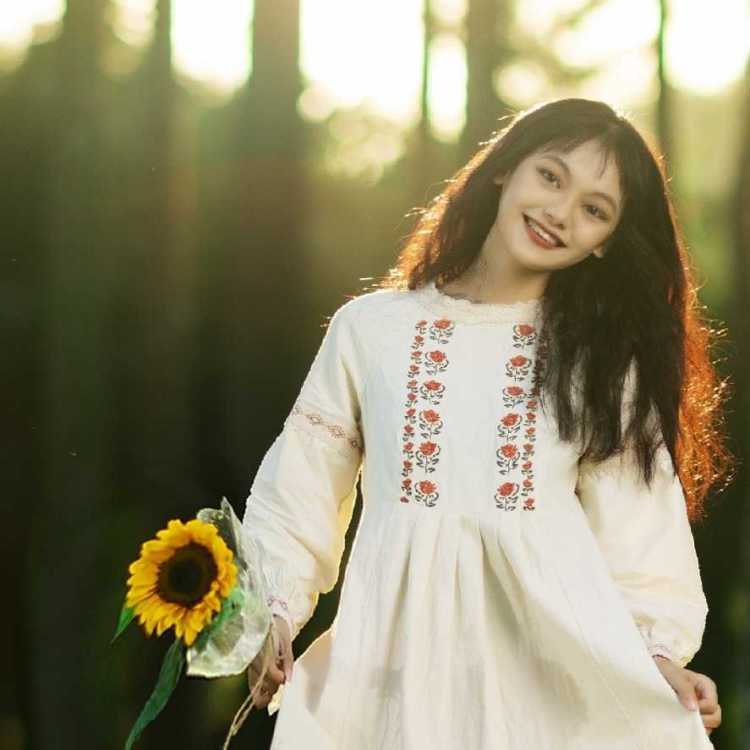 苏米Sumy`🌸-广东省·广州市·白云区-微博 *** 一直播-身高168体重48kg在校女大学生，喜欢拍照，会电脑手机后期修图，意向兼职平面模特，接服装买家秀单。