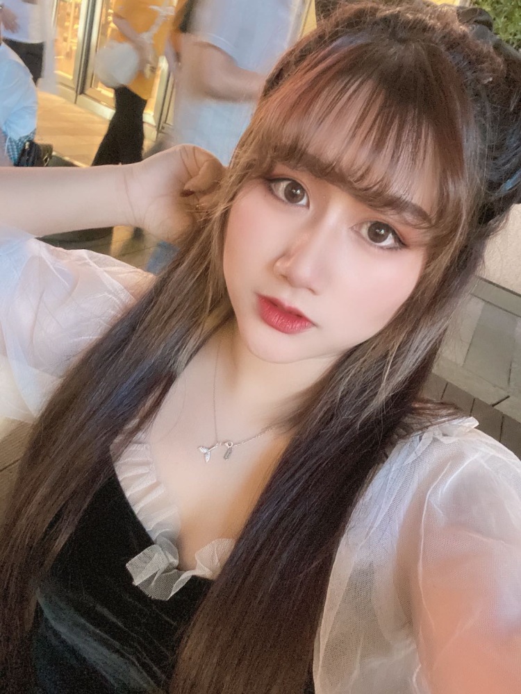 梦妮😘-广东省·广州市·天河区--大家好，我叫梦妮。然后我之前做过娱乐主播，现在想转行做大码女装模特也想做探店。想往自媒体那个方向走，然后我本人性格开朗的特别能说会道，勤奋肯学。可以驾驭各种风格。