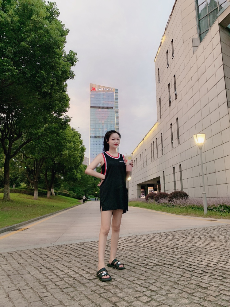 小祖宗-江苏省·苏州市·张家港市-抖音，***-本人颜值ok，身材ok，热爱拍照，网红，打卡，可接买家秀和短视频，在行P图。