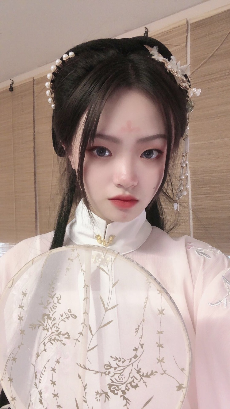 今啊琳-云南省·昆明市·五华区-微博***-162/86 可接jk、汉服...风格不被定义，感兴趣都可问一问～