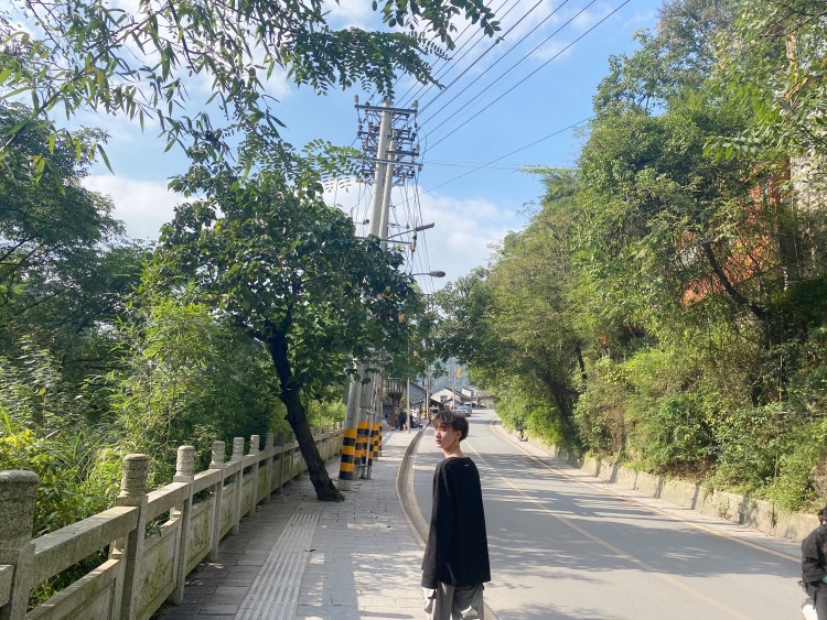 🍃一只阿达🌟你的万能微商-浙江省·温州市·瓯海区-抖音-小白一名 想接接寄拍买家秀等服装穿搭类！ 偶尔拍拍抖音视频 慢慢入行尝试一下 抖音粉丝2800
