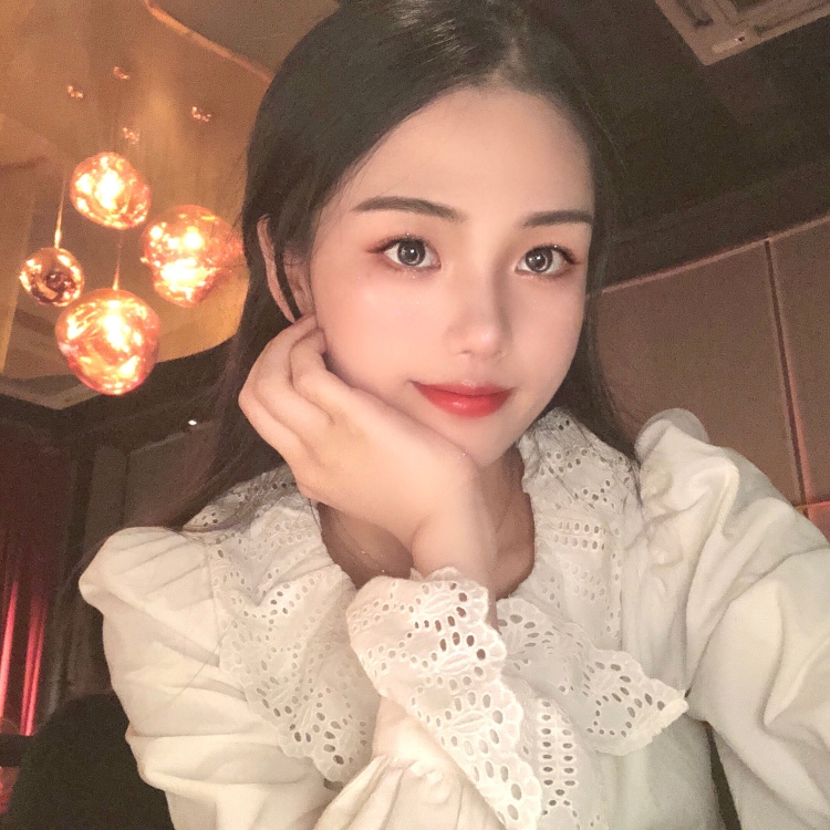 ʚ嘉嘉ɞ 🍒-江苏省·苏州市·姑苏区--喜欢拍照 p图技术自认为是不错的 偶尔也会去打卡一些网红店 更多是想拍拍买家秀