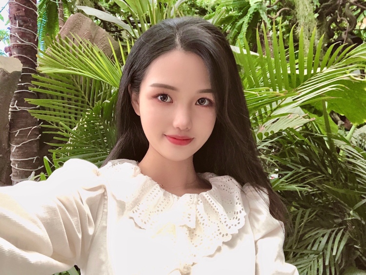 ʚ嘉嘉ɞ 🍒-江苏省·苏州市·姑苏区--喜欢拍照 p图技术自认为是不错的 偶尔也会去打卡一些网红店 更多是想拍拍买家秀