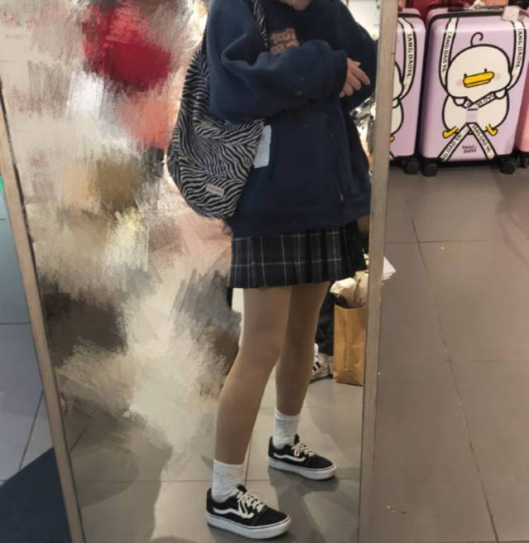 零玖貳貳-重庆市·重庆市·巴南区--擅长拍摄各种买家秀,身高164,体重104,会拍照修图所在区域有很多可供拍摄的地方,学校拿取快递方便
