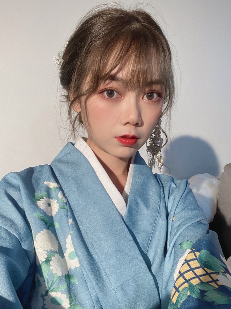 圆圆-浙江省·杭州市·西湖区-微博-长得不错，身材也可，小个子女生，可盐可甜。擅长搭配，眼睛超大哦。家里还有个还不错的男朋友和两只超级可爱的小猫咪。接单范围：女装、情侣装、配饰、包包、帽子、猫用品等