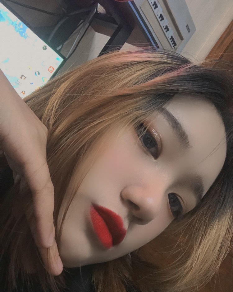 芊芊-上海市·上海市·浦东新区--接买家秀，网拍，寄拍，送拍等。性别，女生，身高173cm，体重47kg，年龄18。