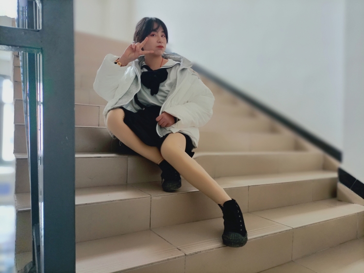 疯疯-重庆市·重庆市·黔江区-快手-一个休学学生党想转零花钱，可以接买家秀送拍和寄拍有想要合作的宝宝找找我这可怜的孩子吧/:8* 本人个子不高但接到单了就会好好做