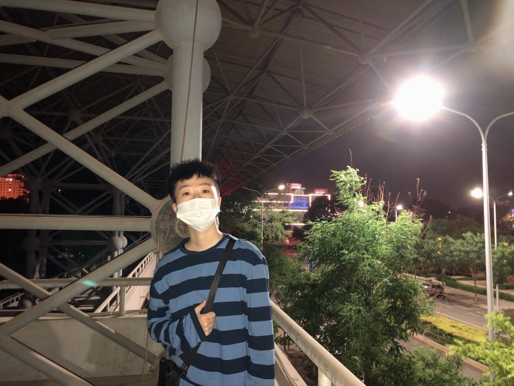 王易燃丶-山西省·太原市·万柏林区--喜欢穿搭，风格不定，脾气好，有耐心，希望可以和各位老板合作，拍好看的照片，给老板们带来利益，合作共赢