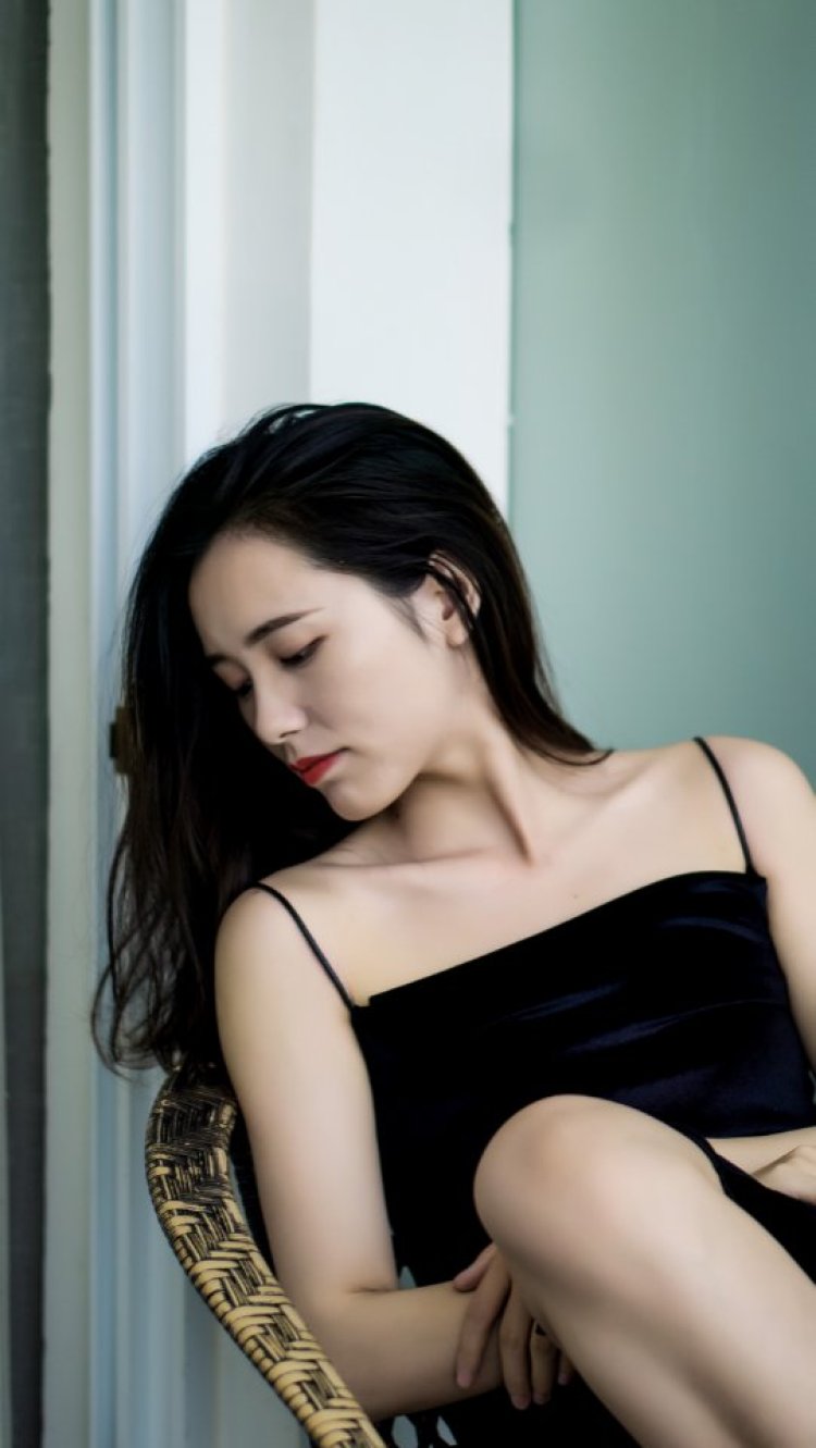 一颗柠檬精🍋-广东省·深圳市·罗湖区-***，得物-可盐可甜可性感，不接泳装、内衣、保健品、情趣，其他可以。接寄拍，买家秀都能ok，自己拍照和自己P图，质量绝对保证！也接探店打卡、开箱测评等。