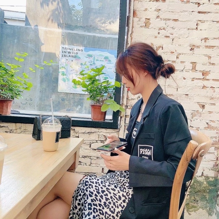 江淼-广东省·惠州市·惠城区--多种风格 一衣多穿 会用各种修图软件 出图清晰不糊不黑 可买家秀 寄拍