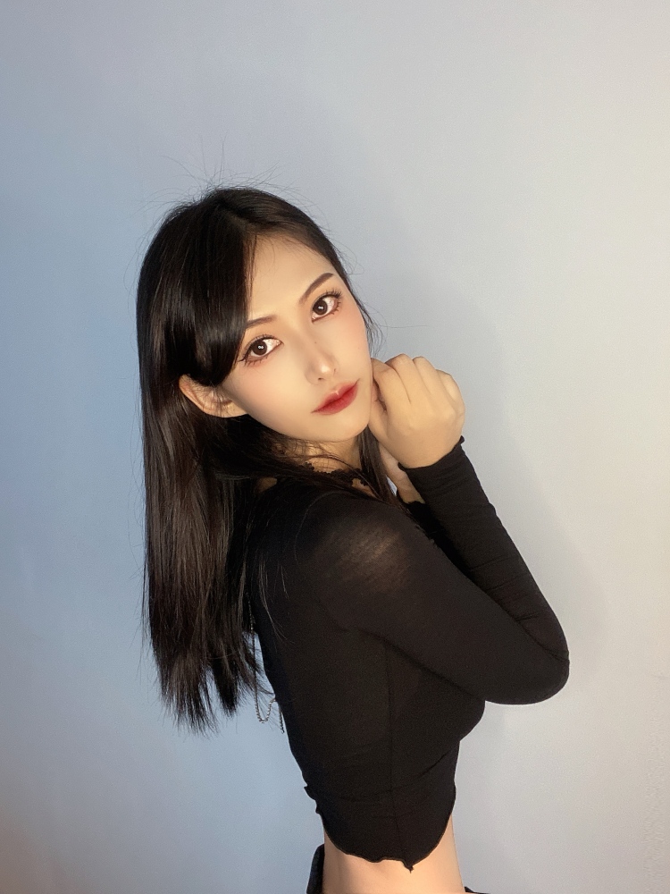 veela是仙女-辽宁省·沈阳市·沈北新区--平时喜欢拍照 可盐可甜 大多数喜欢裙子类的 身高180体重108 三围90 60 90 可接寄拍 还有平时特别爱化妆 美妆也可以找我🙋 首饰也可