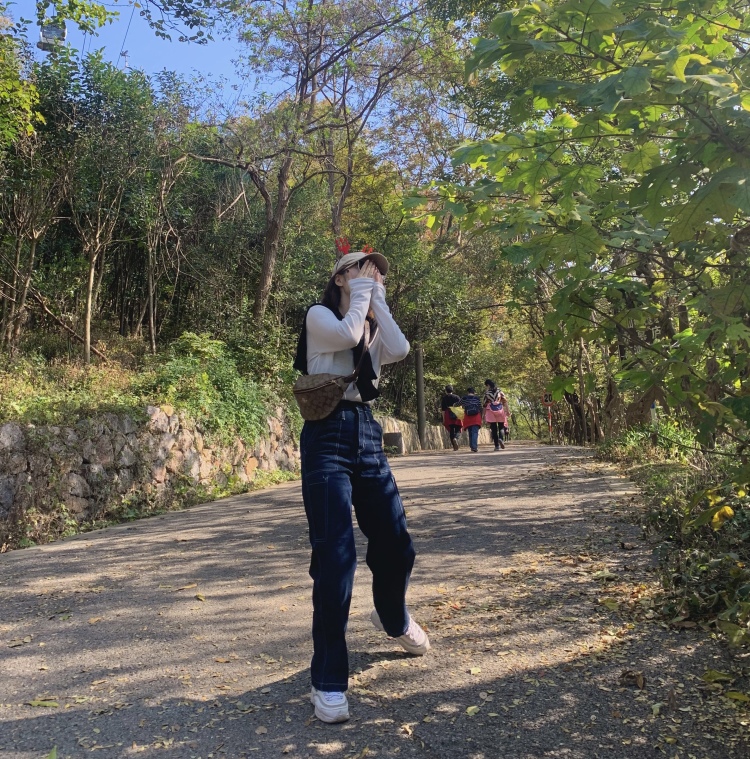 马紫苏-江苏省·南京市·建邺区--身高163，体重100，会跳jazz，比较喜欢拍照和拍视频，目前从事的是跨境电商阿里巴巴平台运营.