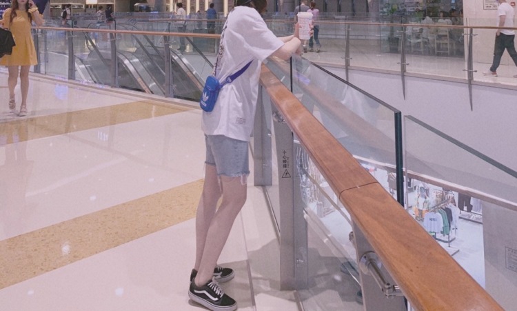 丽莎-安徽省·合肥市·蜀山区--Hello，如果你在找一个模特可以拍私服，如果你在找一个可以拍vlog的人。那么考虑一下我吧！身高173 106斤 ，唱歌也好听，熟悉各大平台，文案编辑也可，考虑一下我吧～