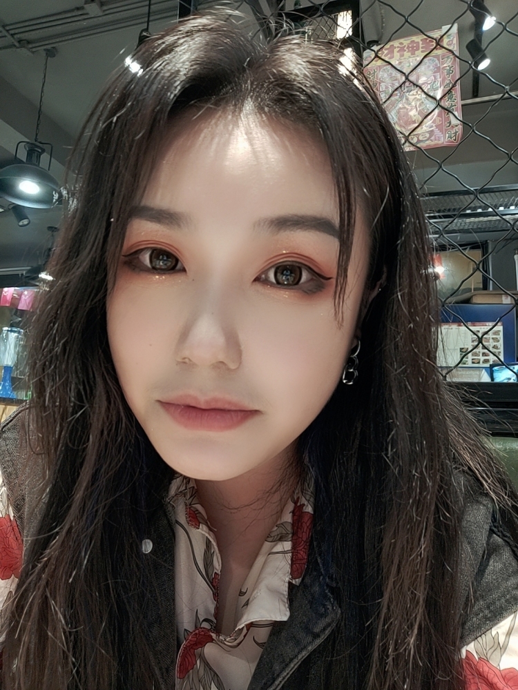 安安-黑龙江省·哈尔滨市·南岗区--特长可以画画唱歌，爱P图爱化妆，接单可以接饰品啊，彩妆之类什么玩意的，大码女装倒是也可以，我很温柔，拜拜～