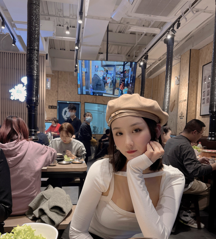 媛媛🌞-上海市·上海市·闵行区-抖音 微博 快手 -会搭配 拍照 会P图 出片快 适合各种风格
网拍 买家秀 代拍 直播带货 开箱视频 测评
身高165 体重101