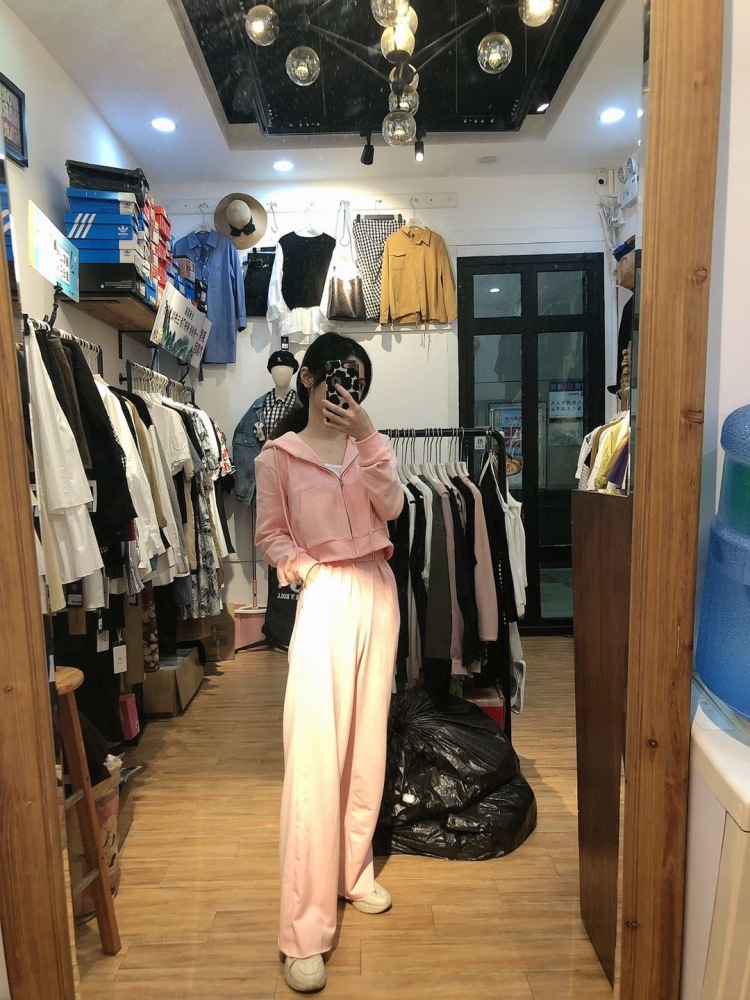 三月-广东省·佛山市·禅城区-从***来的-平时喜欢拍照自拍拍视频美妆喜欢画画,可以接寄拍,网拍,平面拍摄等,如有需要的商家可以联系我喔