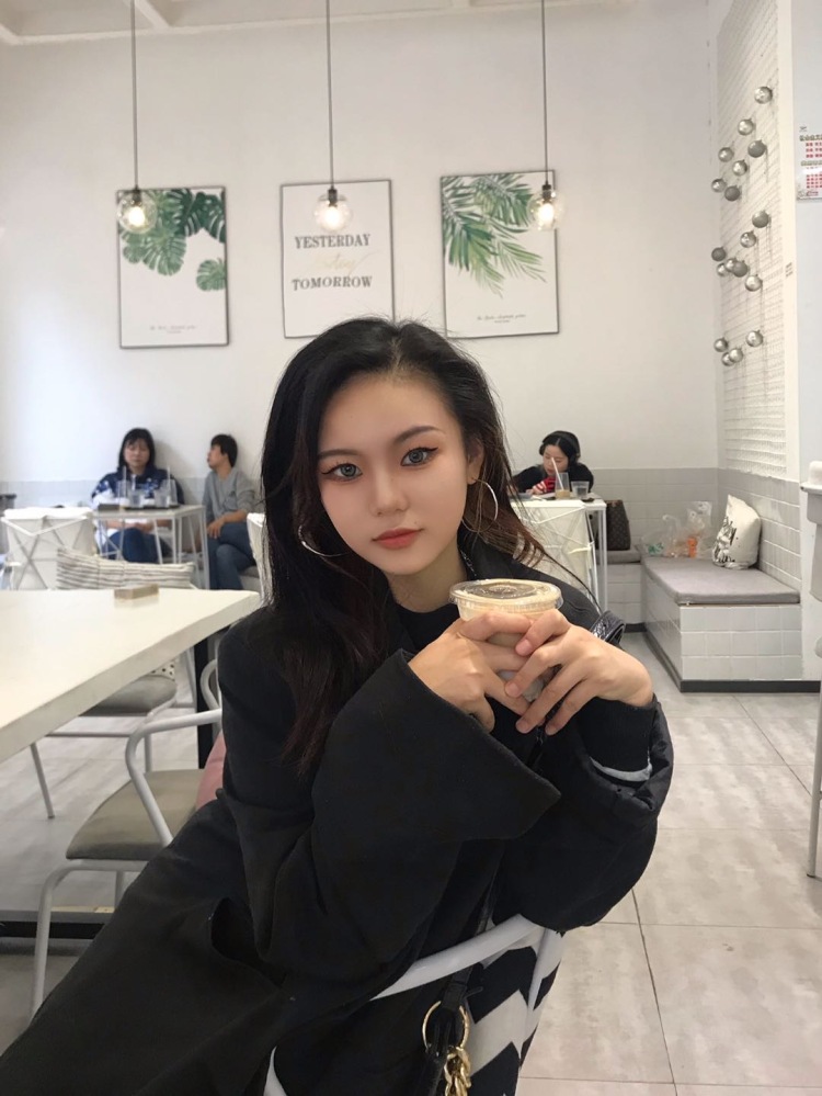 Ziz柔柔-湖南省·娄底市·娄星区--服装搭配设计 跳舞 美妆 有属于自己的美容店 审美独立 喜欢游泳 拍照p图算吗哈哈 网拍啥的找我吧