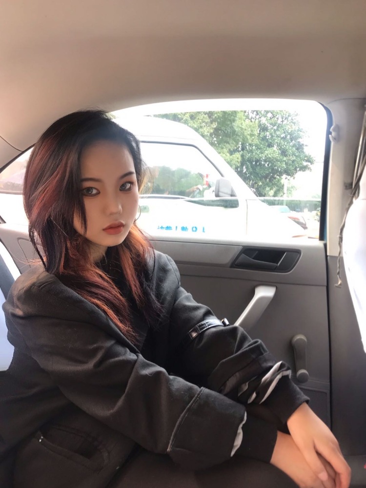 Ziz柔柔-湖南省·娄底市·娄星区--服装搭配设计 跳舞 美妆 有属于自己的美容店 审美独立 喜欢游泳 拍照p图算吗哈哈 网拍啥的找我吧