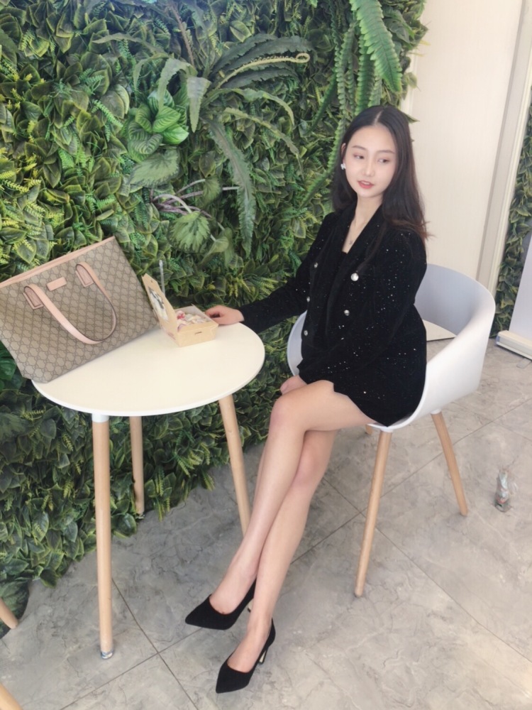 鸵鸟妹妹🍬-四川省·成都市·成华区-抖音 ***-特长舞蹈，唱歌  
职业舞蹈老师
接单买家秀  谈点 开箱测评